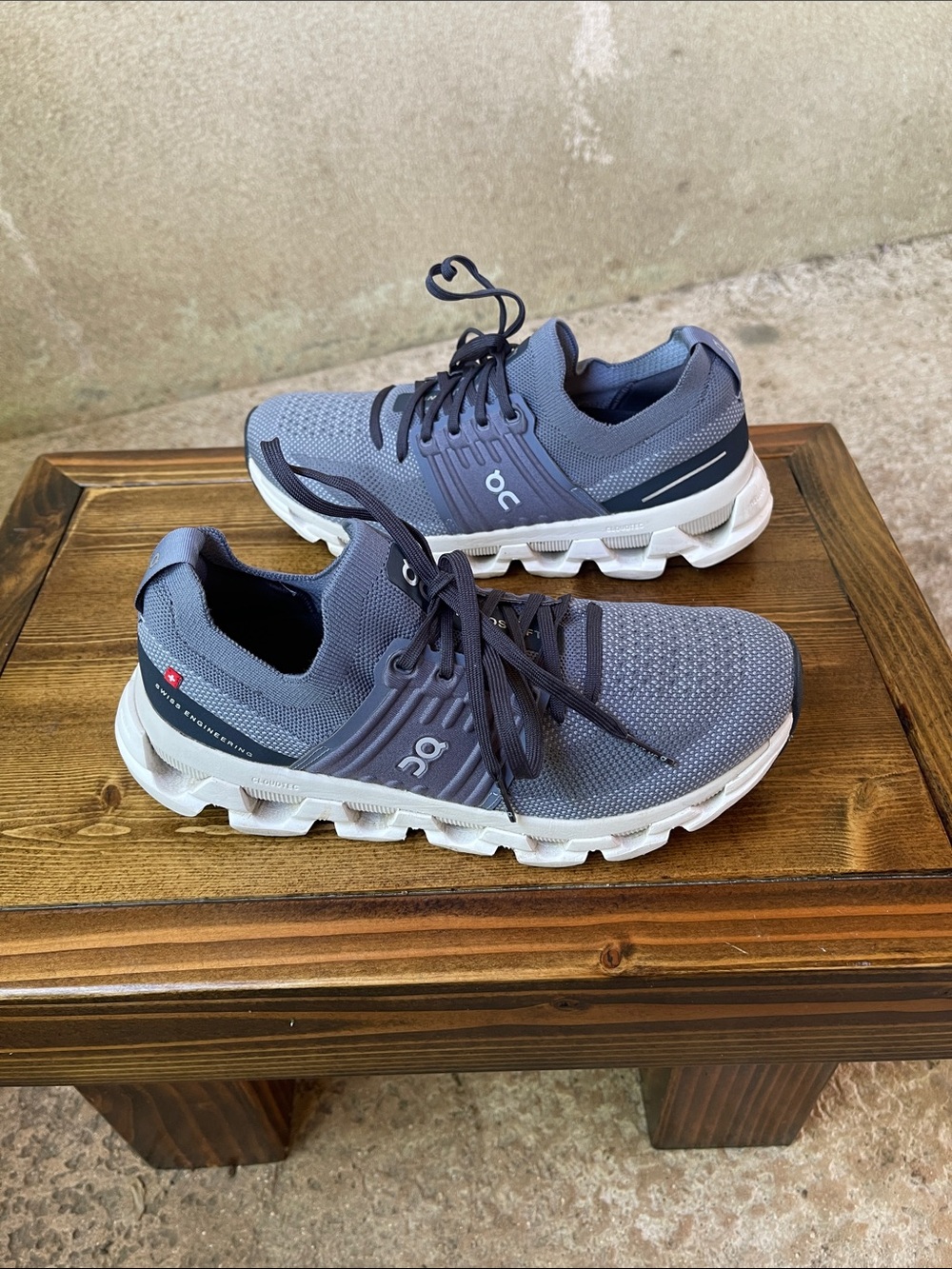 On Cloud Cloudswift Women’s 7.5 Running Sneakers in Slate Gray and White